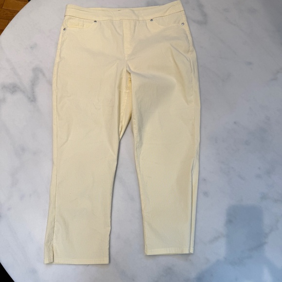 Women’s Capri Pants, Mario Serrani Italy- Size Large, 22” Inseam, Highrise cut - Picture 2 of 8